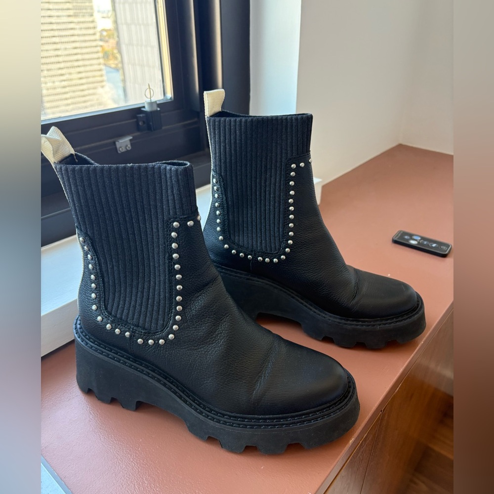 Dolce Vita - size 7.5 Chelsea boot real leather